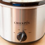 Tutup the slow cooker and cook