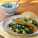 jednoduchý Dinner Recipe: Kale and Black Bean Tacos with Chimichurri