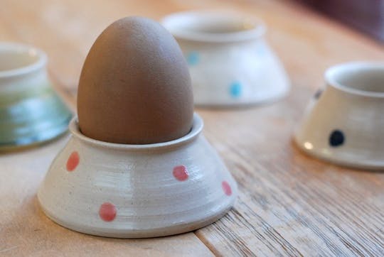 Elle atılan Ceramic Egg Cup from The Village Pottery