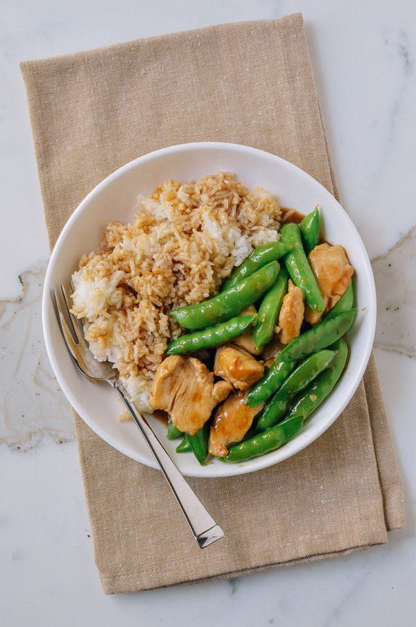 Ayam with snow peas